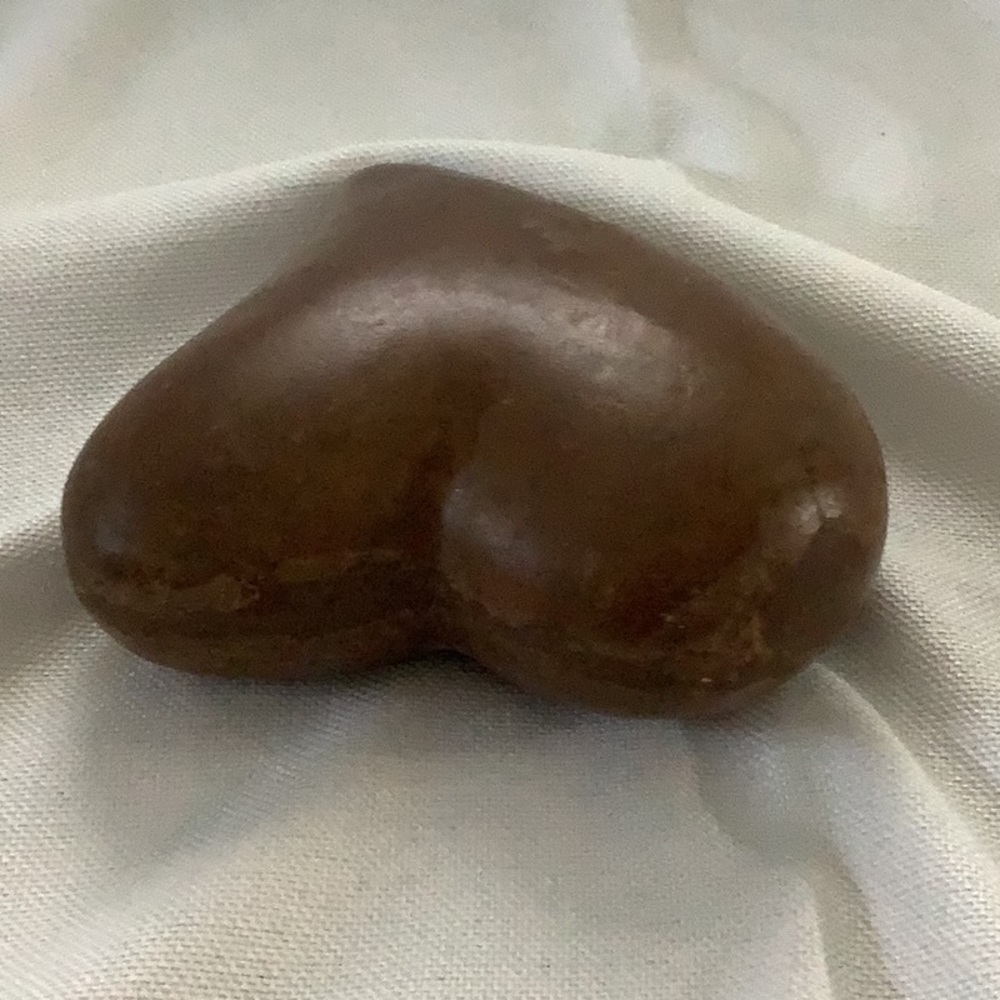Brown heart decoration or paperweight - Picture 3 of 6